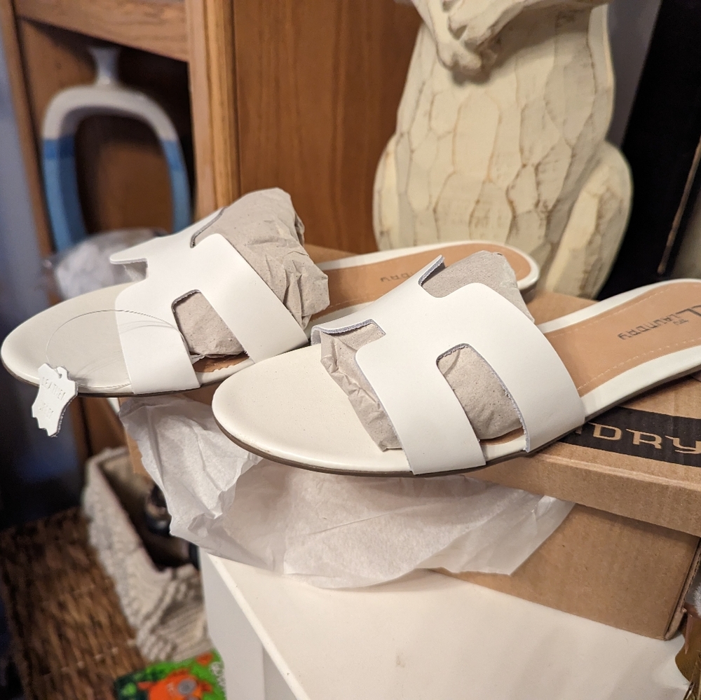 Brand New Chinese Laundry White Leather Sandals